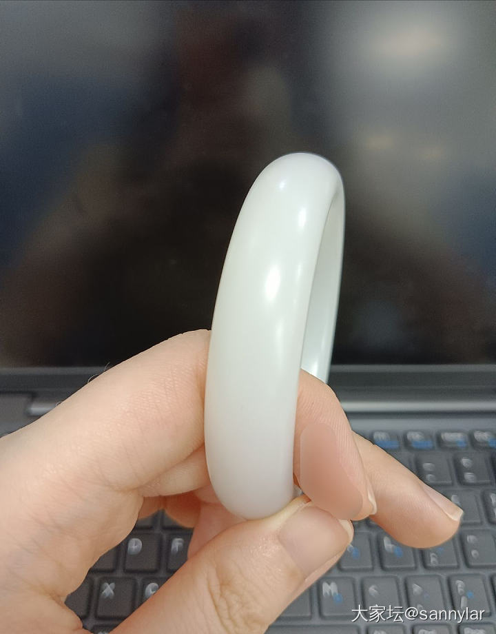 新入的俄料镯，请各位大神帮忙看看_和田玉
