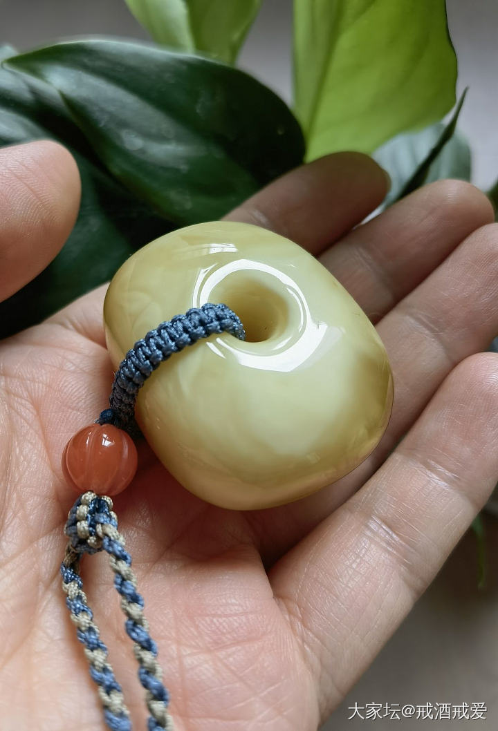请问大神这个扣子目前是什么克价呢_琥珀蜜蜡