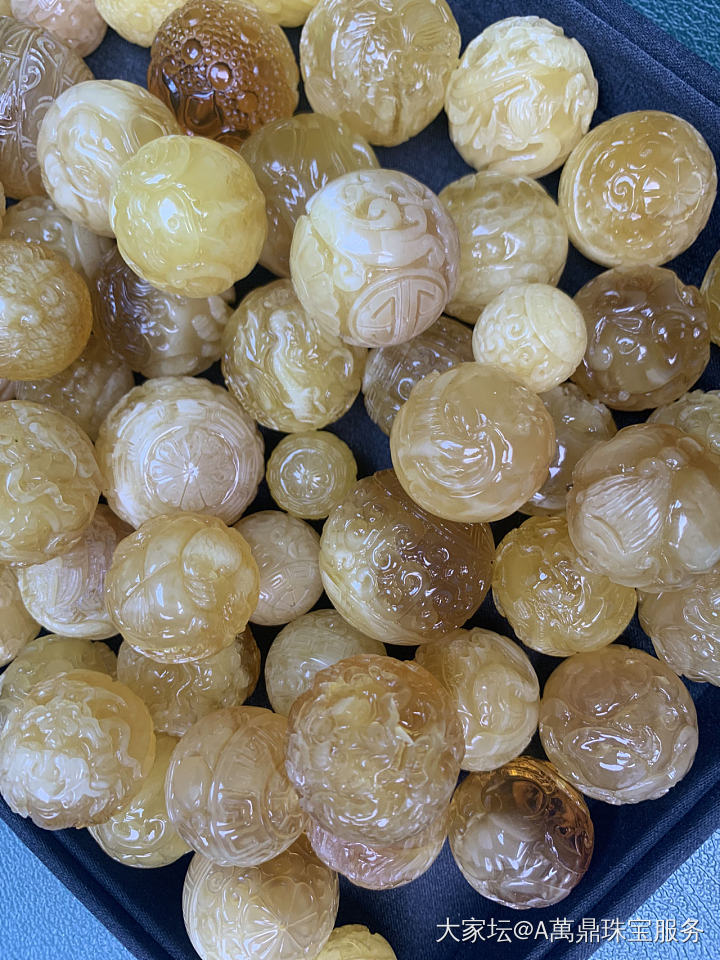 雕刻的珠子该如何的搭配_琥珀蜜蜡