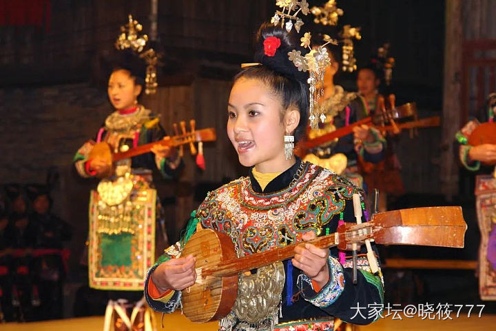 才买的侗族发钗做旧款，图一图二是做旧款，图三是现代的新款式，觉得哪种款式好看。_头饰银