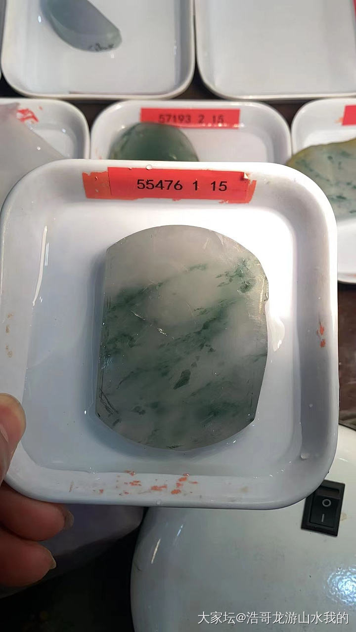 4个多月没去市场，真的无法理解四会的翡翠材料中介，货主寄售的材料为什么敢开这么高_翡翠
