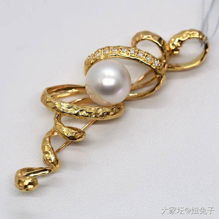 圈圈圆圆圈圈，天天年年天天_胸饰珍珠