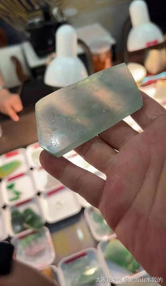 4个多月没去市场，真的无法理解四会的翡翠材料中介，货主寄售的材料为什么敢开这么高_翡翠