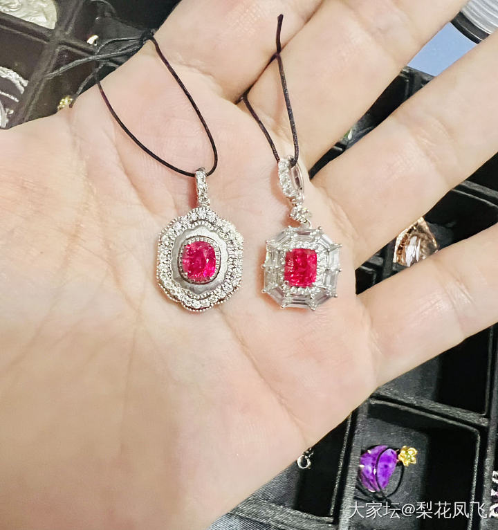 纳米亚和曼辛的Pk_彩色宝石