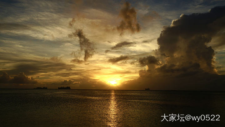 云层偏厚，遗憾未拍下太阳跃出海面的瞬间_景色