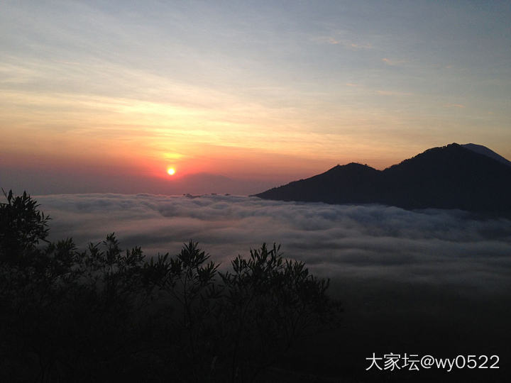 云层偏厚，遗憾未拍下太阳跃出海面的瞬间_景色