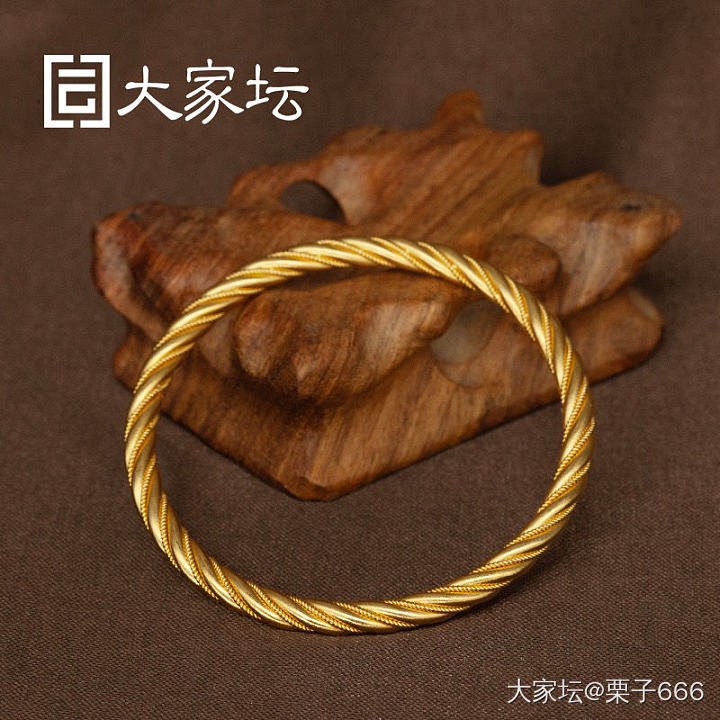 想给妈妈买个镯子，姐妹们有合适的款式推荐吗？_手饰金