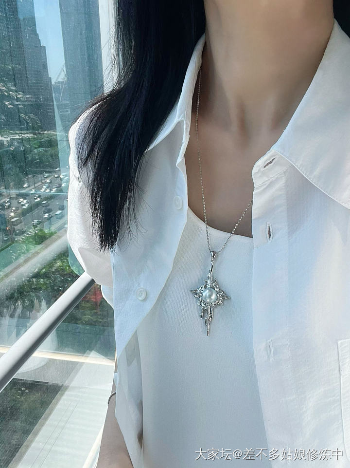 超爱的大澳白太阳吊坠_有机宝石