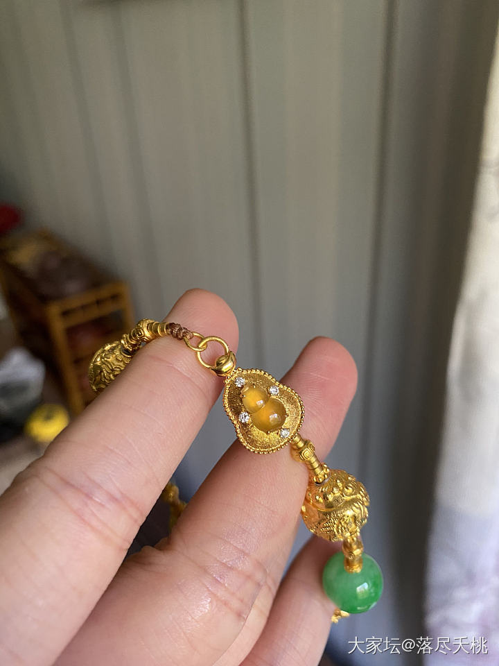 一只被寄售定价成1300的戒指～_翡翠金