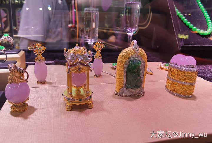 昨天去展会人不是很多_展会翡翠