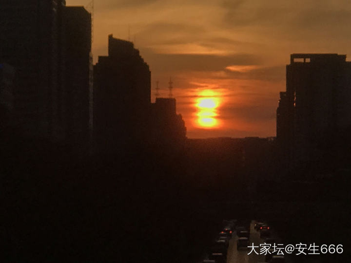 “天边夕阳再次映上我的脸庞，再次映着我那不安的心”_景色