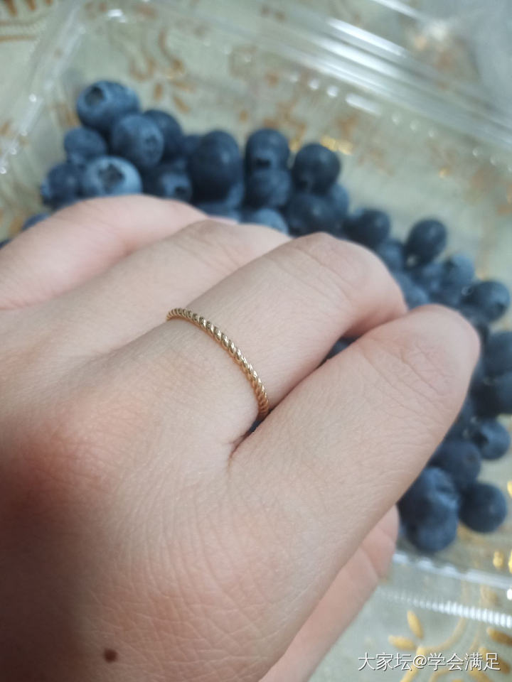 版友们，秀秀你们日常戴的金戒指可以吗_戒指金