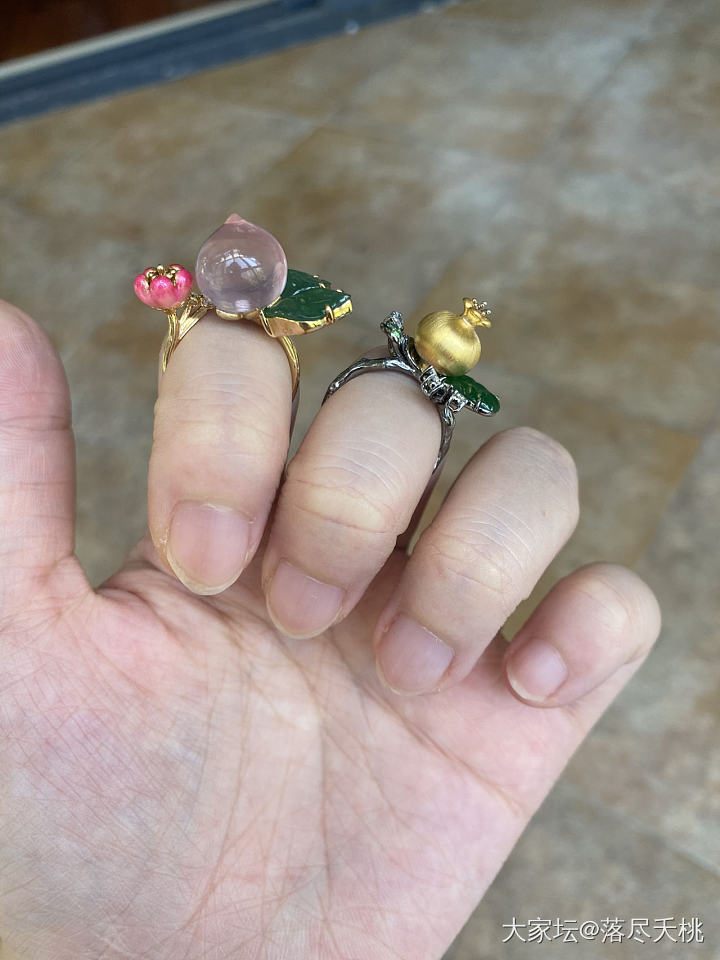 石榴与🍑，普工与精工～_镶嵌翡翠戒指