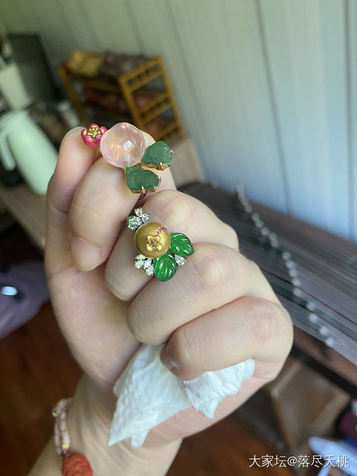石榴与🍑，普工与精工～_镶嵌翡翠戒指