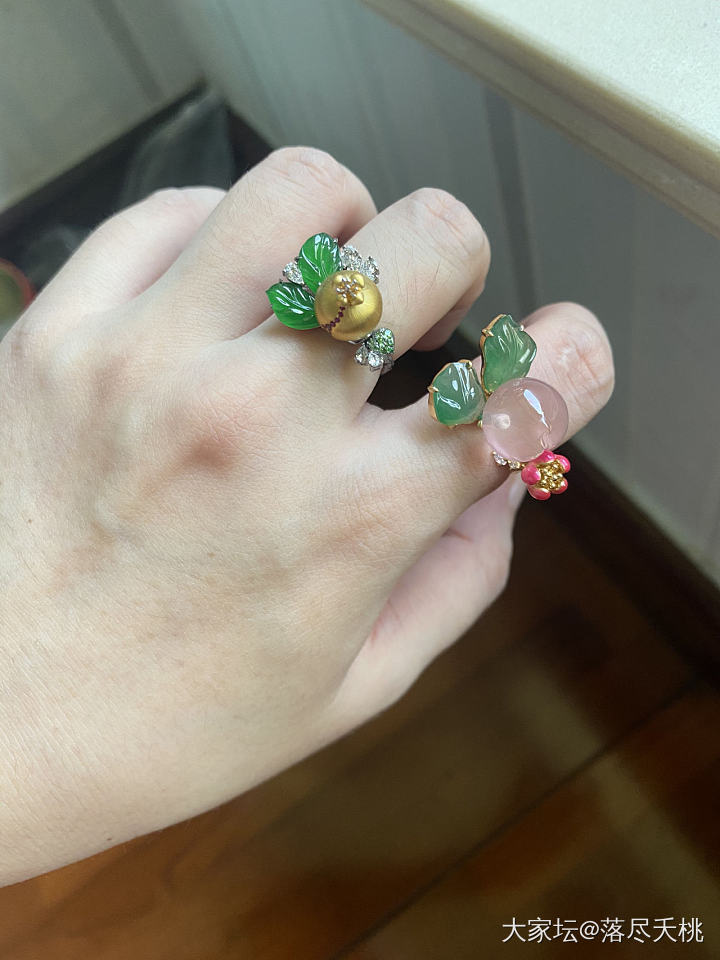 石榴与🍑，普工与精工～_镶嵌翡翠戒指