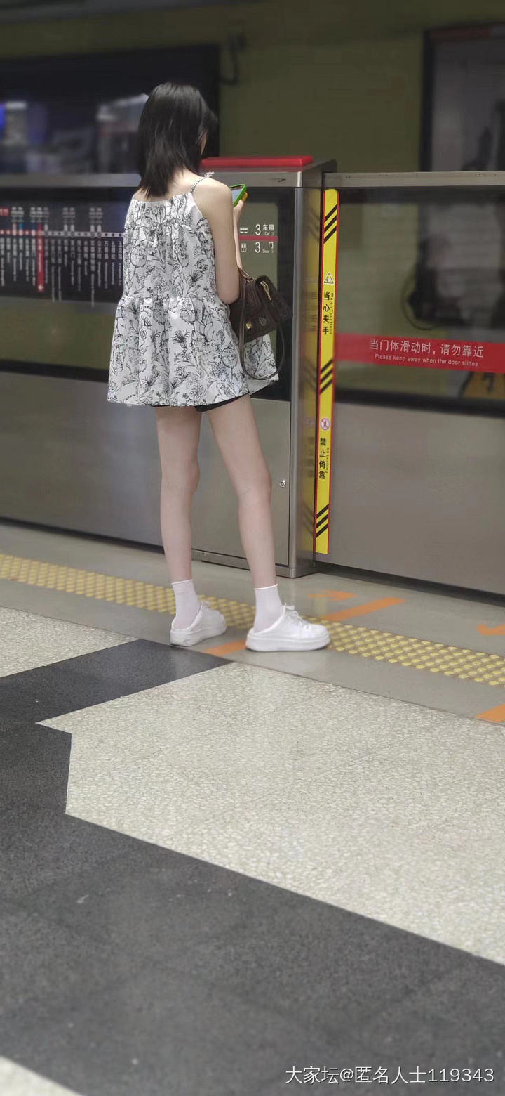 搞不懂现在服装在搞什么身材焦虑_穿搭