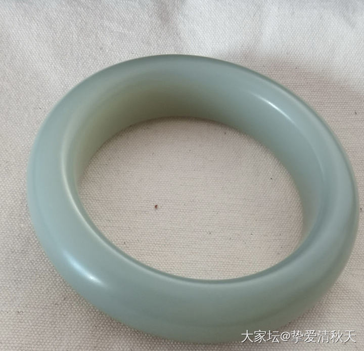 坛友们帮忙看看这只且末镯子_手镯和田玉