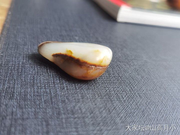 上班族买得起的红皮白肉_原石和田玉