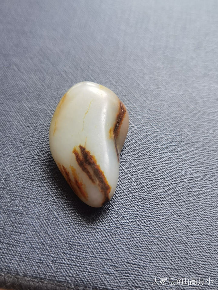 上班族买得起的红皮白肉_原石和田玉