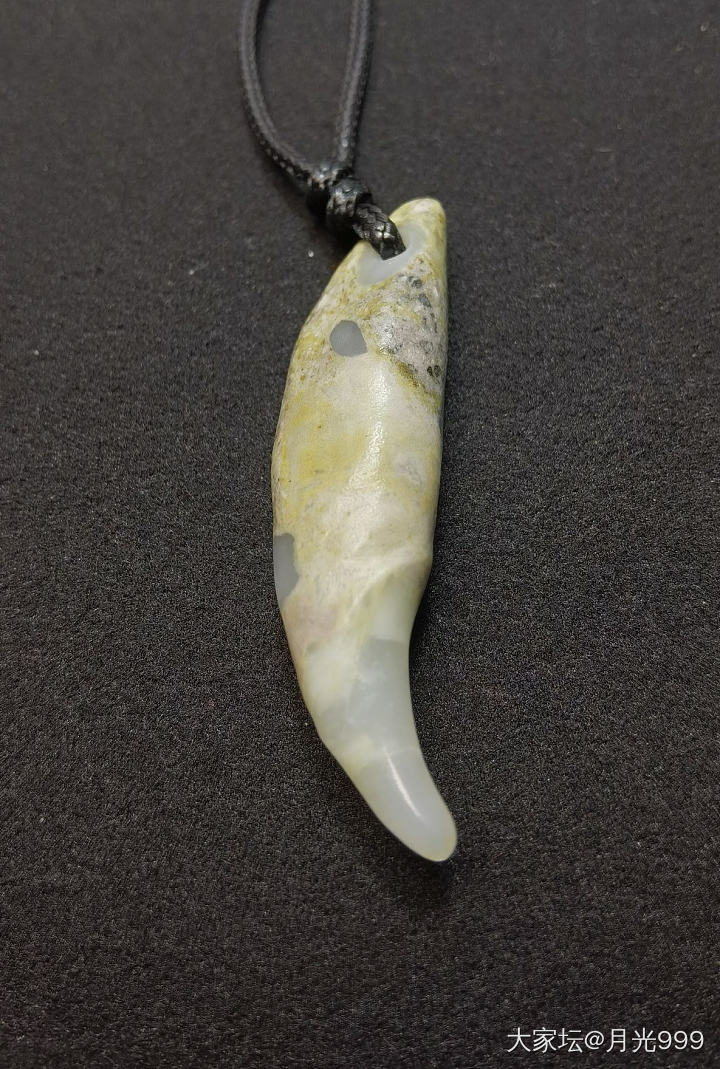 真正米达料，石皮和玉肉巧妙融合，特色十足，白度细度油润度都有。_挂件
