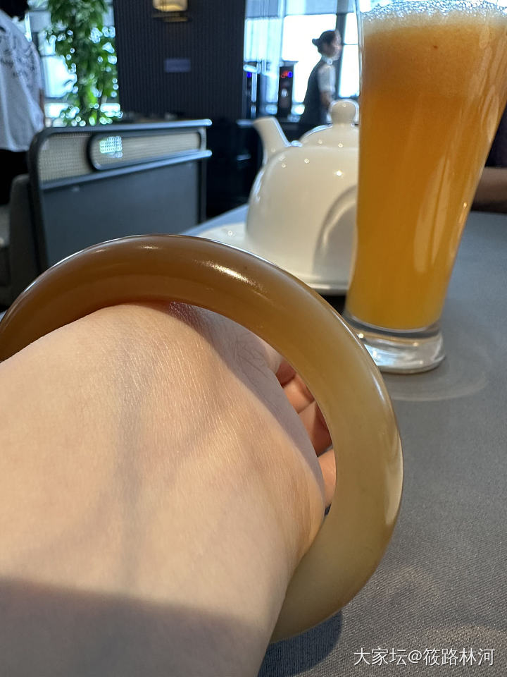 最喜欢的且末糖镯子_和田玉
