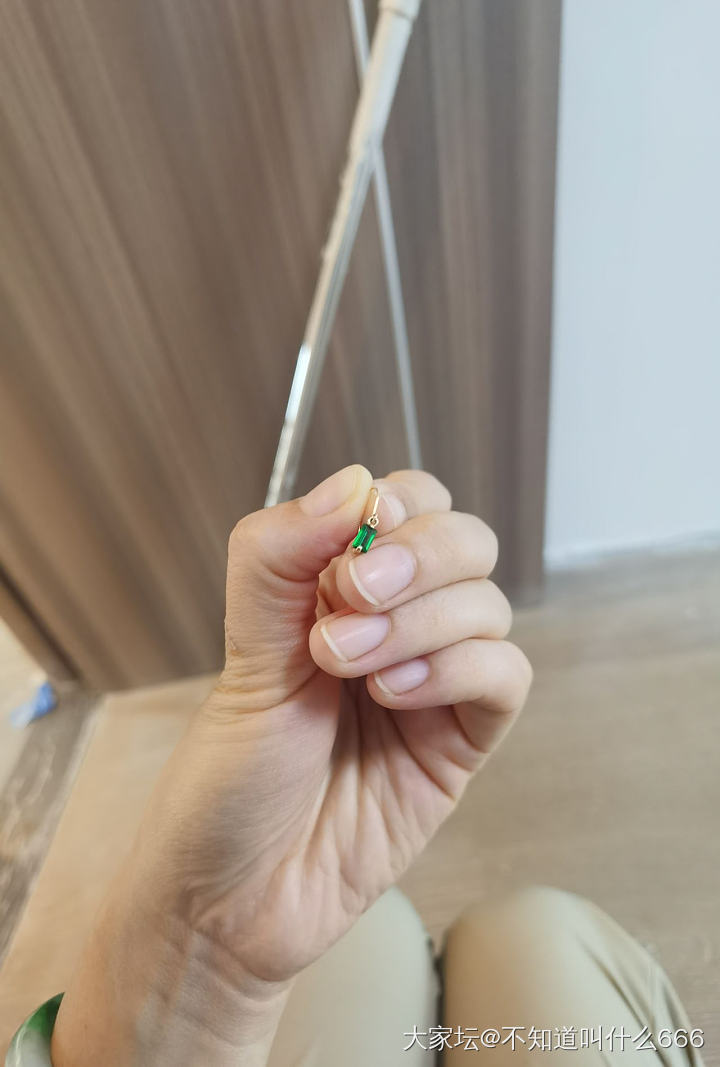 又种草了祖母绿耳钉_耳饰祖母绿