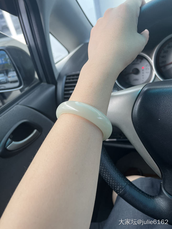 婆罗花家且末料手镯，大家觉得值吗？聊聊自己的见解呗。_商户和田玉