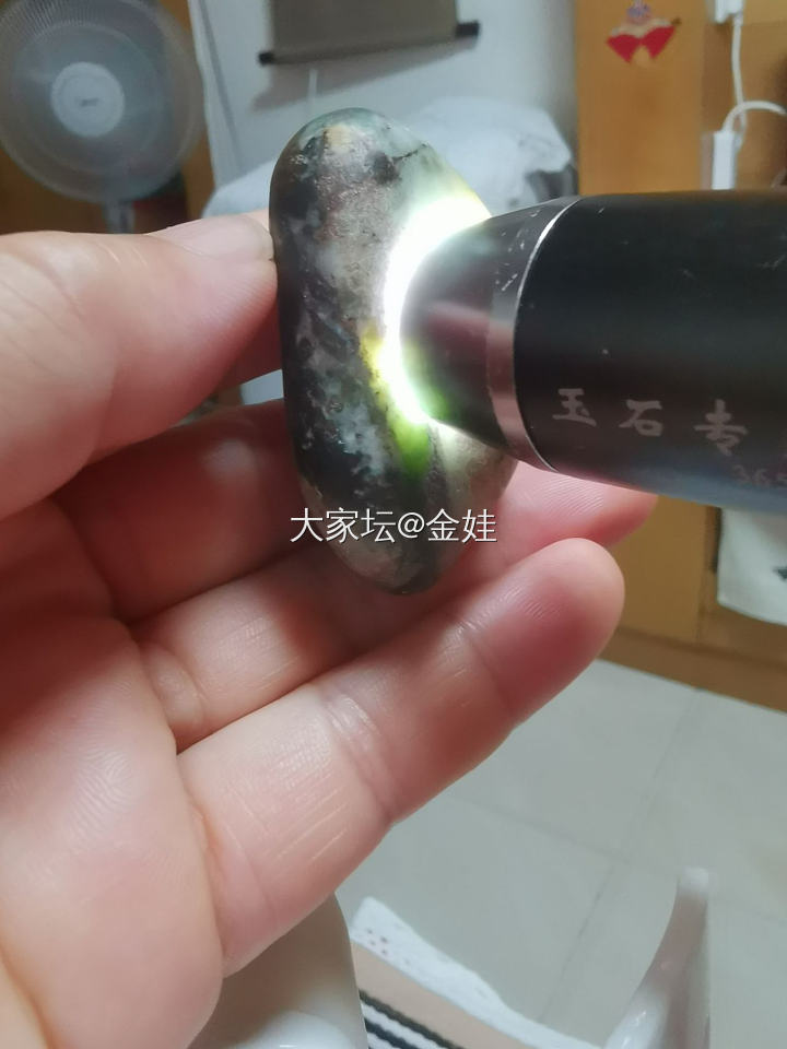 谁能告诉我，这到底是和田玉籽料还是鹅卵石？_和田玉