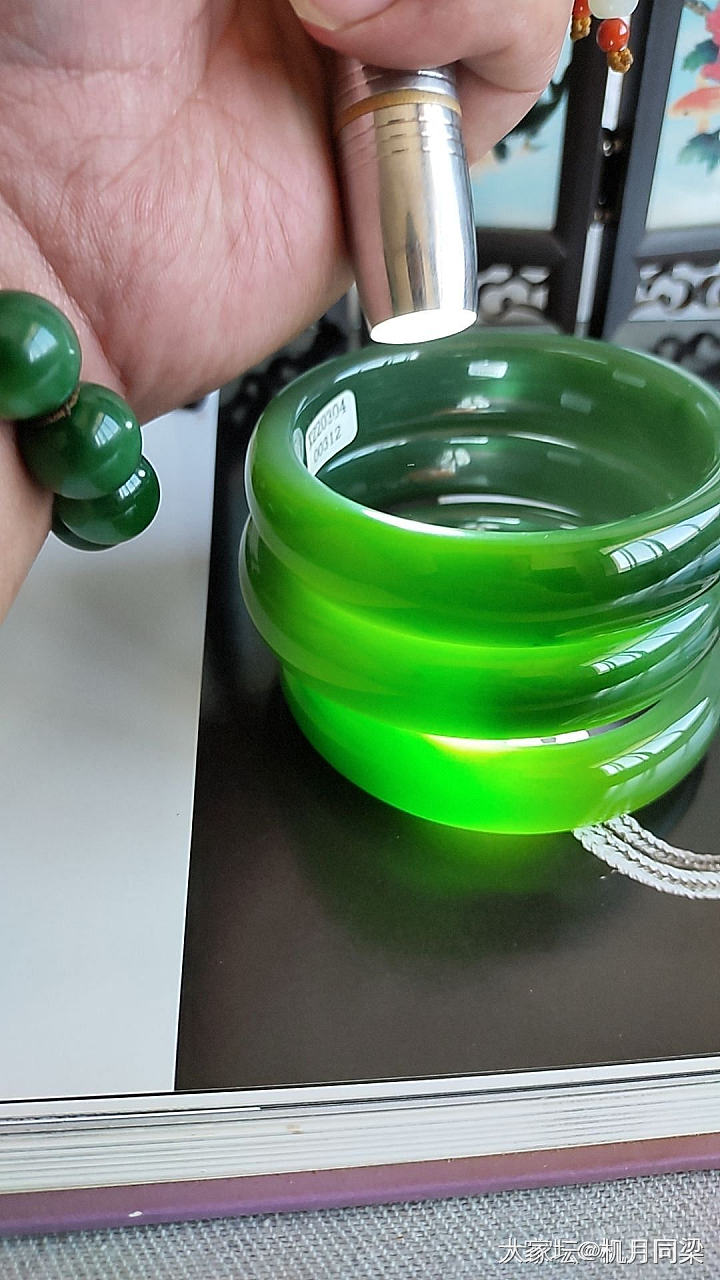 菠菜绿和粉青怎么选_手镯和田玉