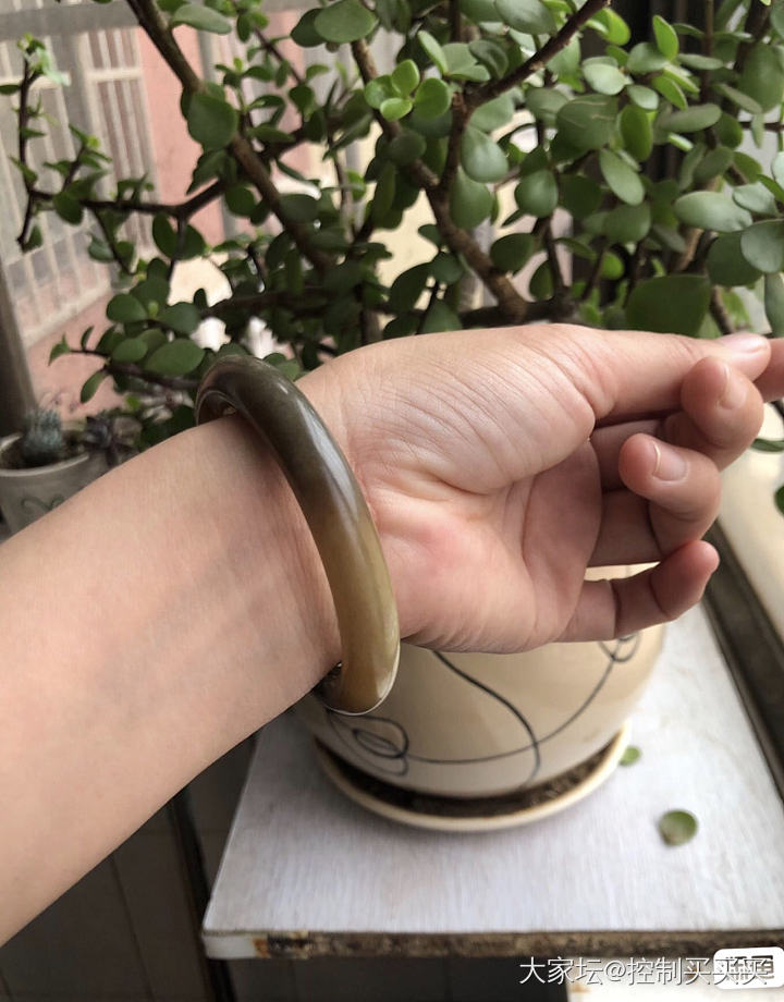 新入手麻糖手镯，颜值颇为喜爱，有没有留下的必要，一直在犹豫_手镯和田玉