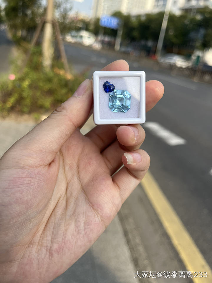 请姐妹们帮忙选个款式_名贵宝石