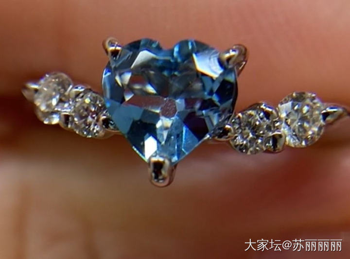 请姐妹们帮忙选个款式_名贵宝石