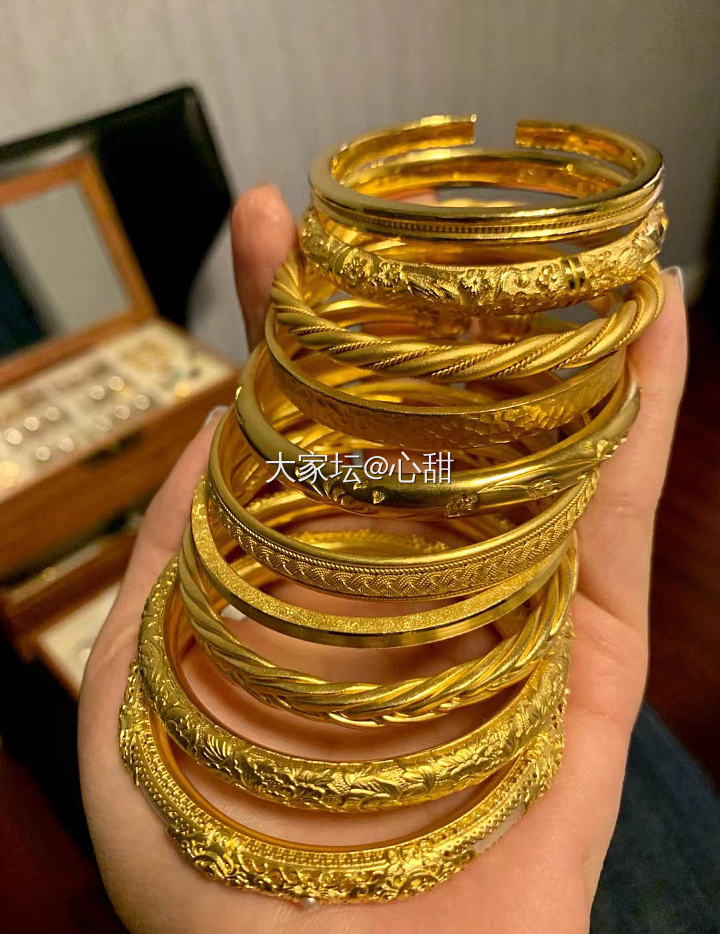 论坛里一种很新的炫富方式：匿名哭穷_金