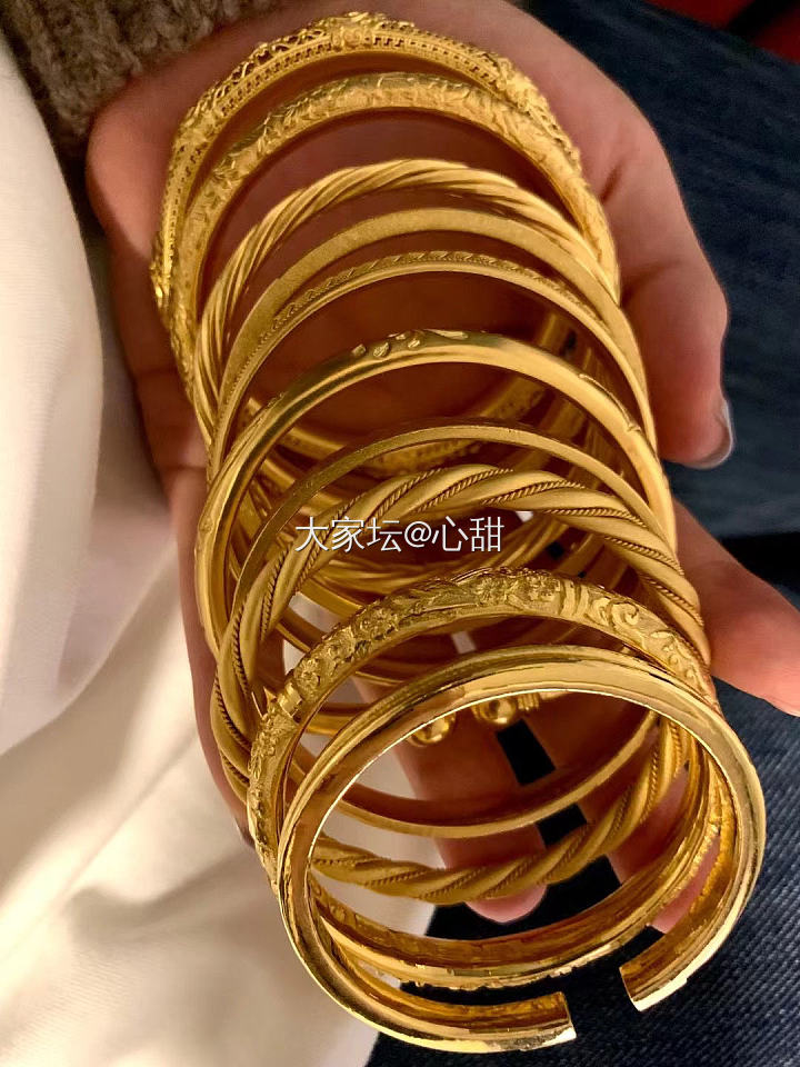 论坛里一种很新的炫富方式：匿名哭穷_金
