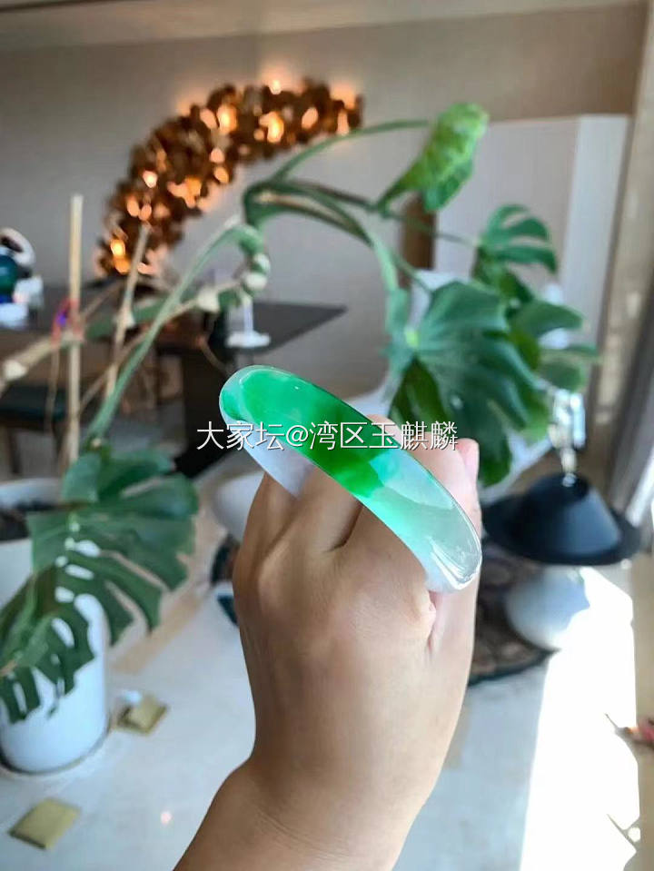 高冰飘花缅甸翡翠手镯，美到窒息_手镯翡翠