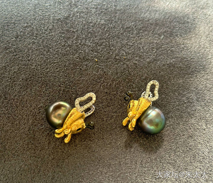 两只小蜜蜂呀飞到花丛中呀_有机宝石