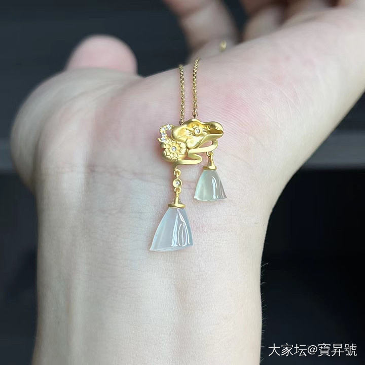 天然翡翠镶嵌小挂件