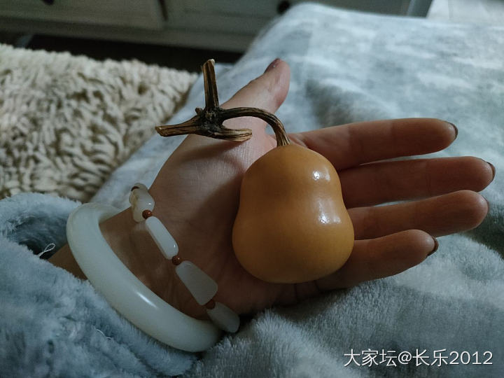 上了抛光板以后的小葫芦_和田玉葫芦