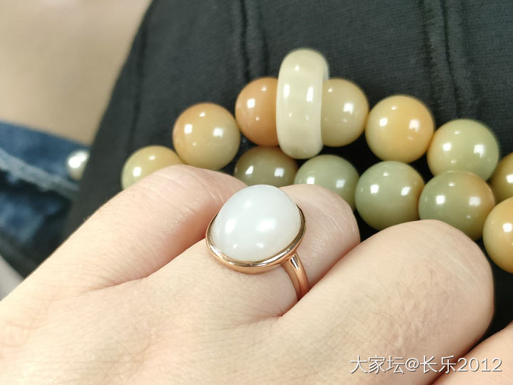 上了抛光板以后的小葫芦_和田玉葫芦