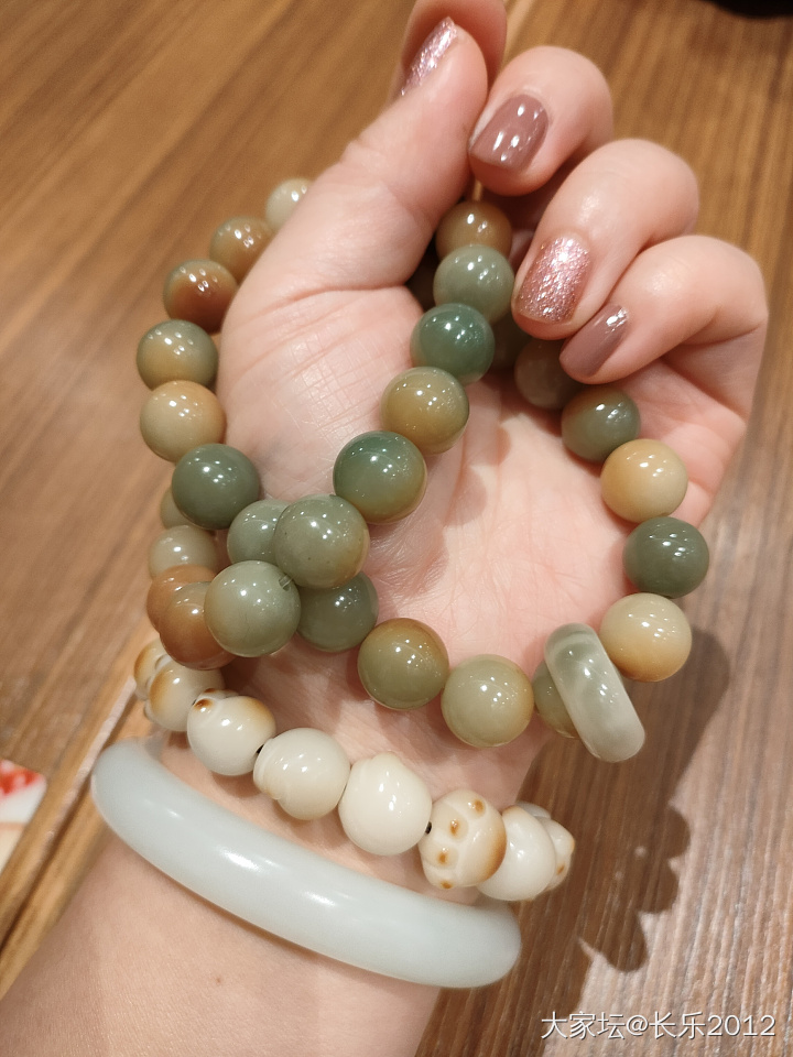上了抛光板以后的小葫芦_和田玉葫芦