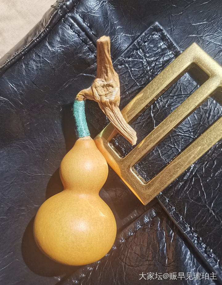 上了抛光板以后的小葫芦_和田玉葫芦