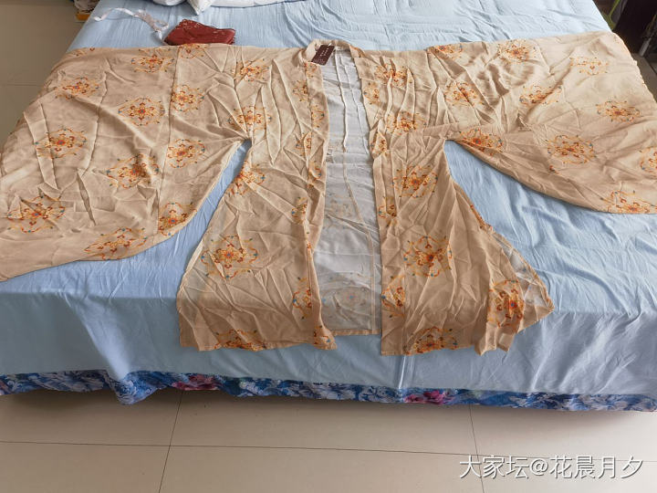 全新带吊牌汉服一套，大袖+刺绣诃子裙+披帛，m码，身高160以上，胸围95内可穿_翡翠