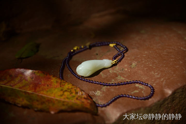 昏暗的灯光下_和田玉