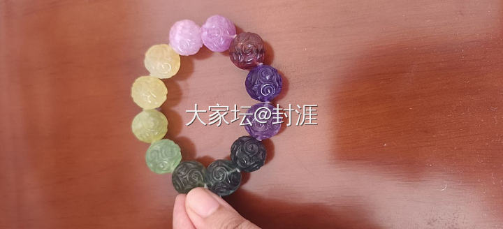 虽是萤石，但色彩赏心悦目_水晶