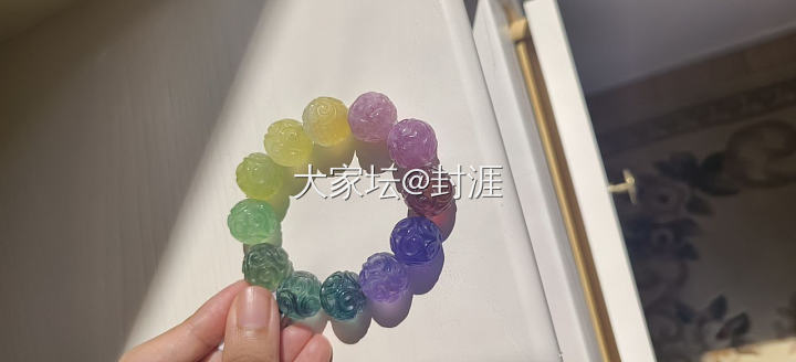 虽是萤石，但色彩赏心悦目_水晶