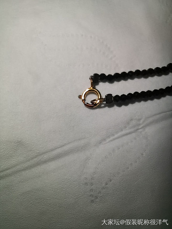 我擦，买了一年多的18k扣头怎么变这样了，有点发红色。找了卖家还没回复。这是买到..._K金