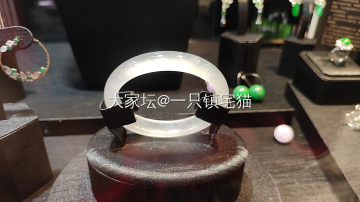 杭州国际珠宝展分享_彩色宝石翡翠