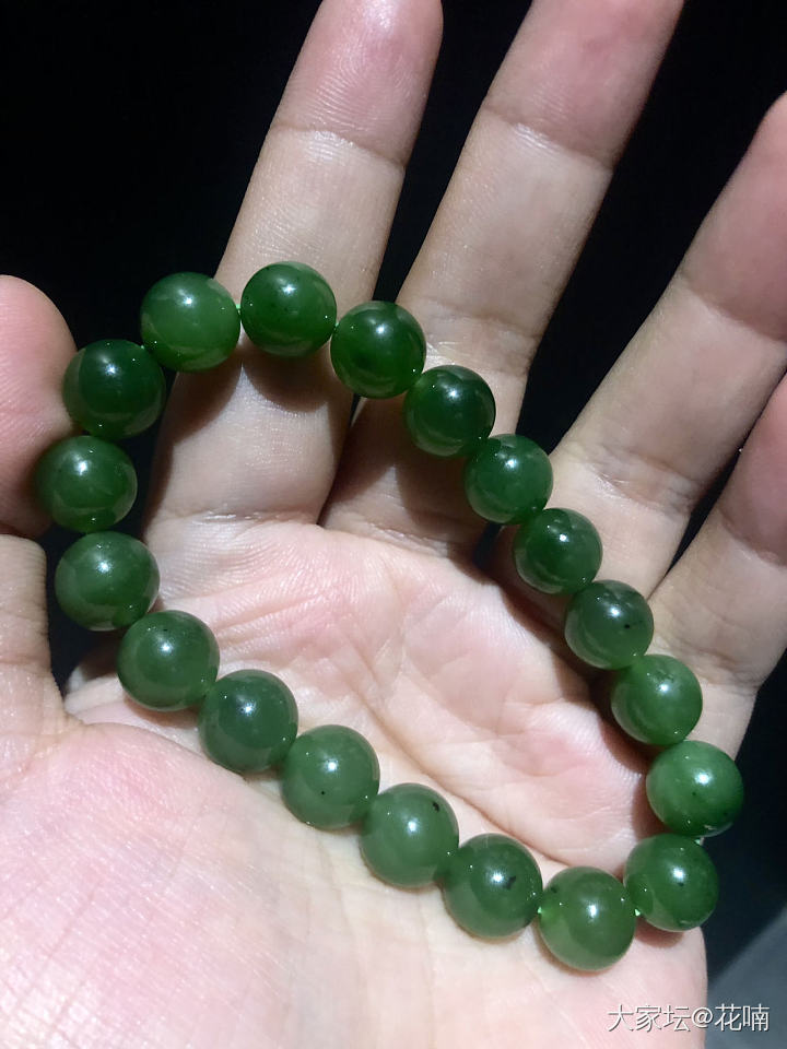 如果没黑点 就不是这个价格了吧_碧玉珠串和田玉