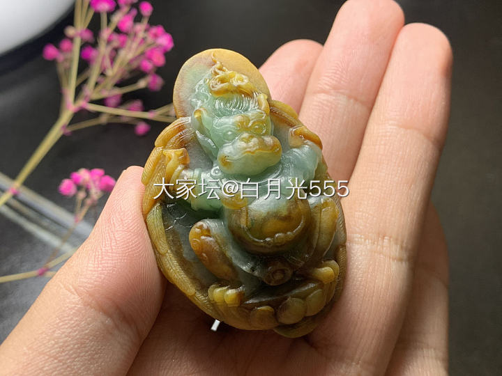 翡翠特色料黄加绿，纯手工制作大鹏金翅鸟_翡翠