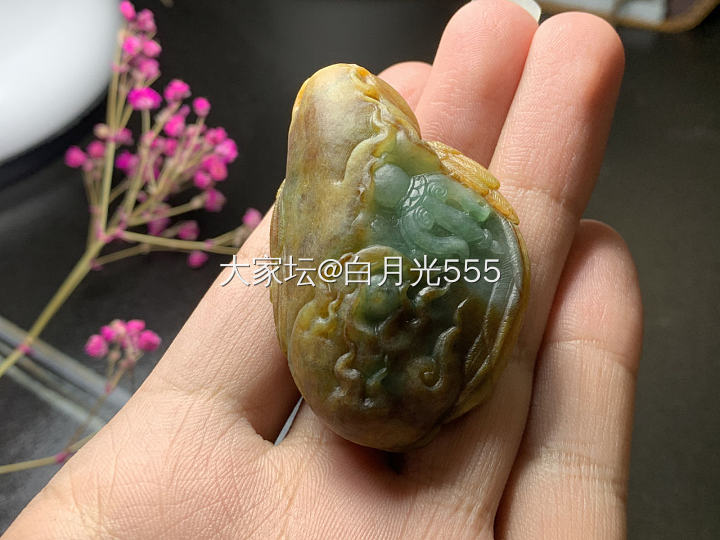 翡翠特色料黄加绿，纯手工制作大鹏金翅鸟_翡翠